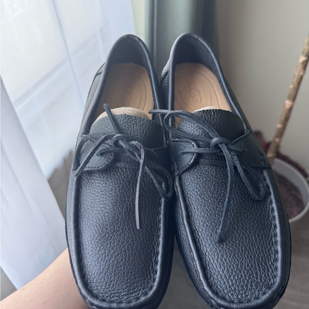 UGG Men's Black leather Loafers